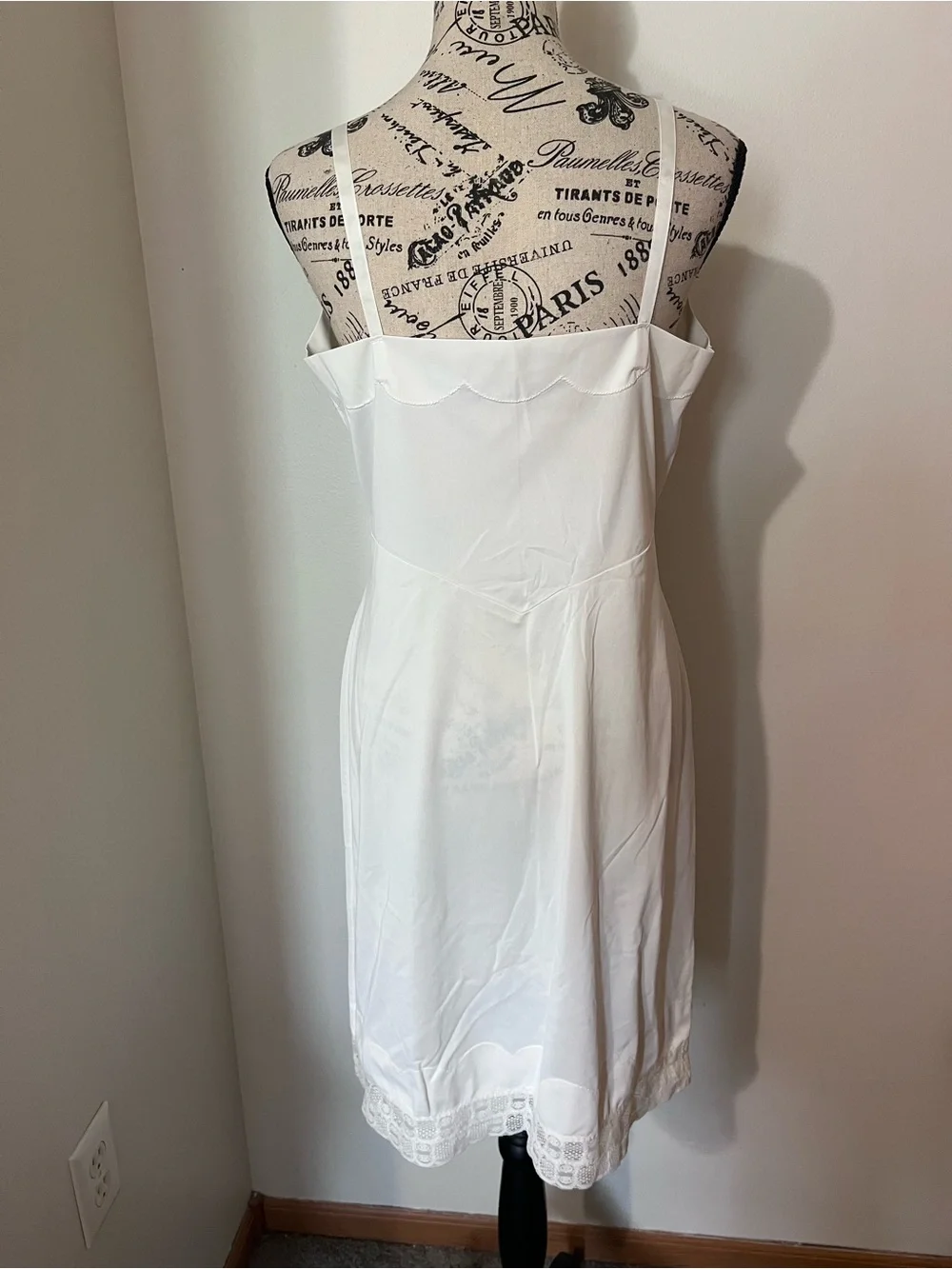 VTG Ivory White Full Slip Dress Floral Lace Embroidered Scallop Medium